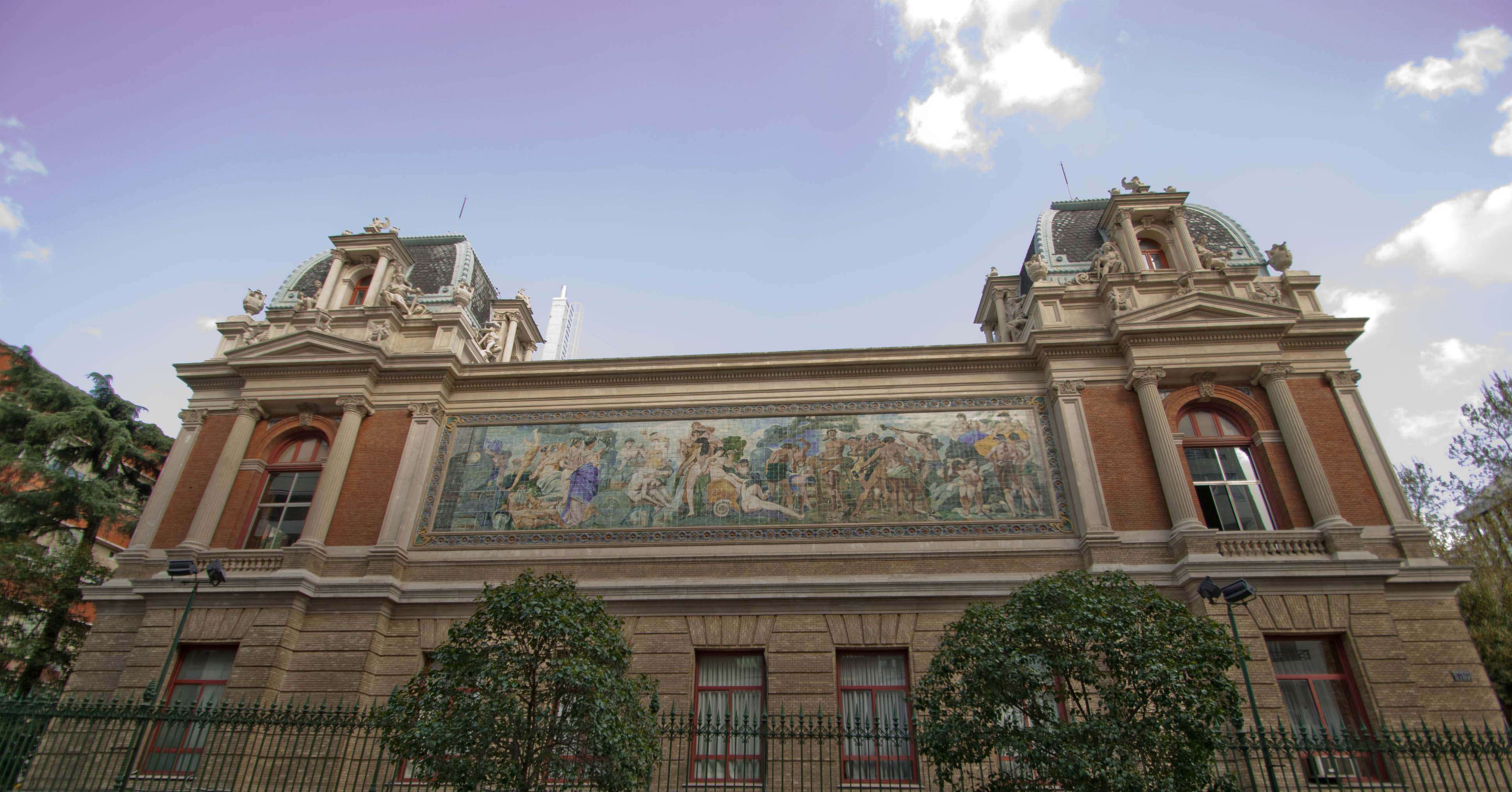 Madrid. La Escuela de Minas, Monumento-España (2)